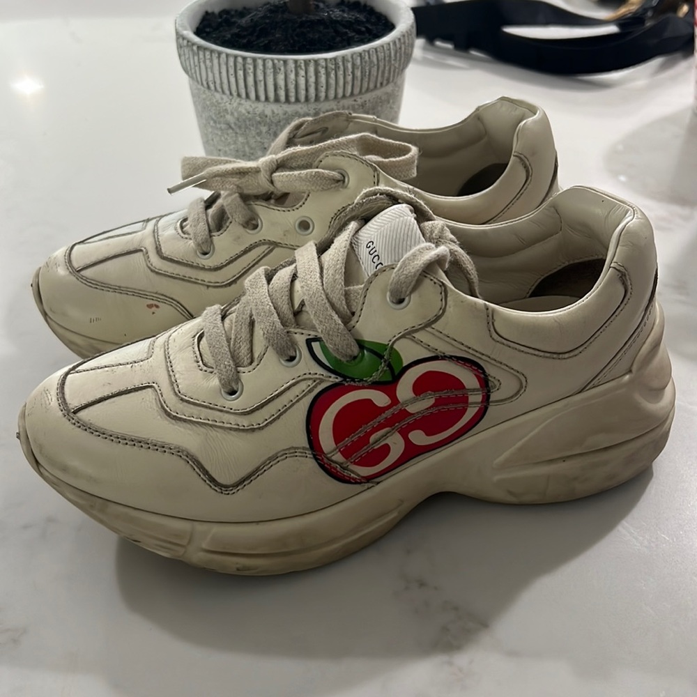 Gucci size 33 kids